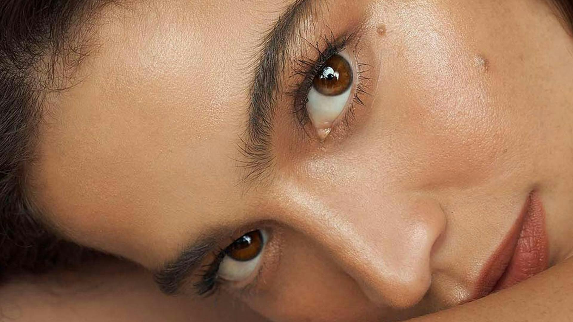 skin face person human contact lens