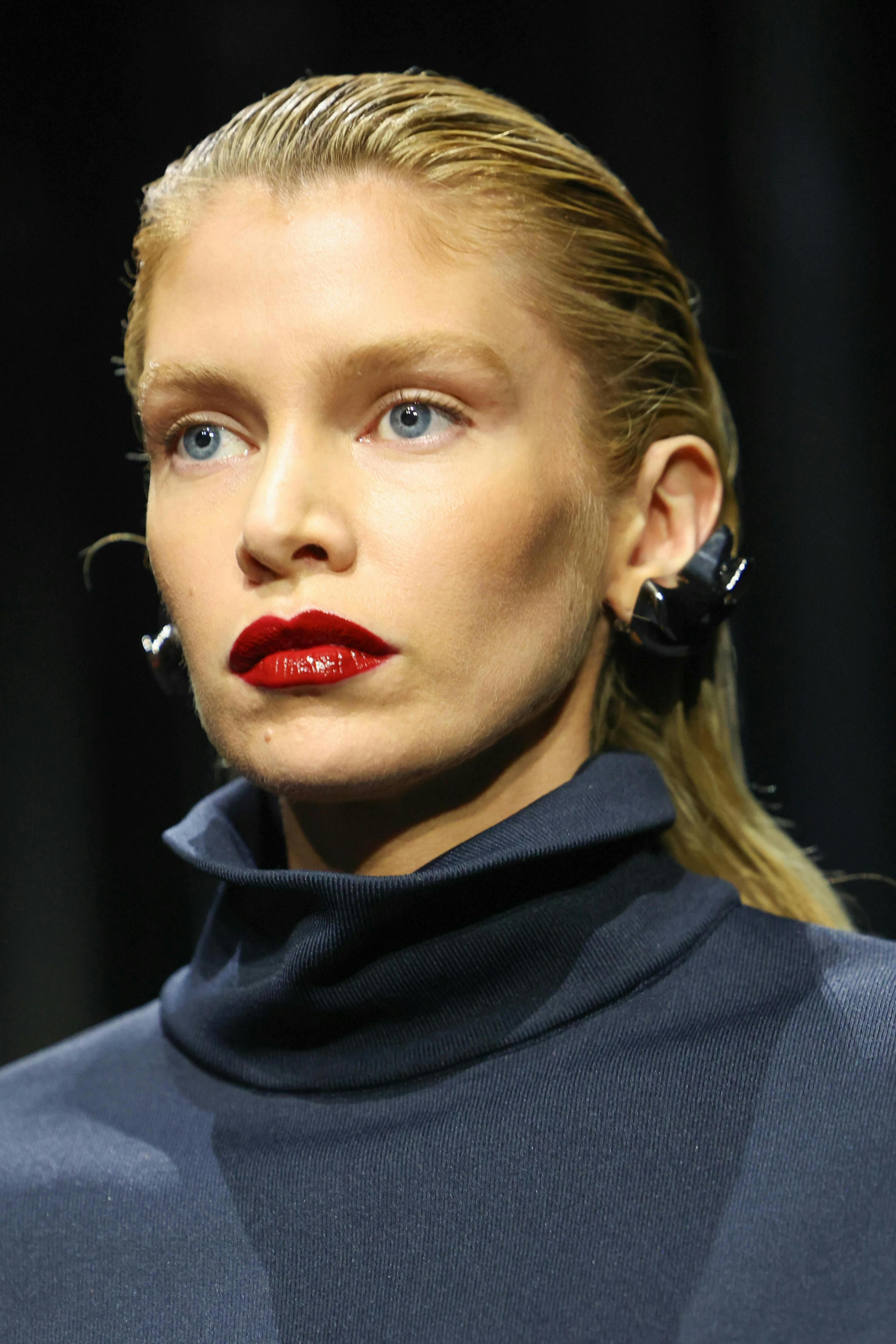 bestof topix milan face head person photography portrait cosmetics lipstick earring jewelry blonde